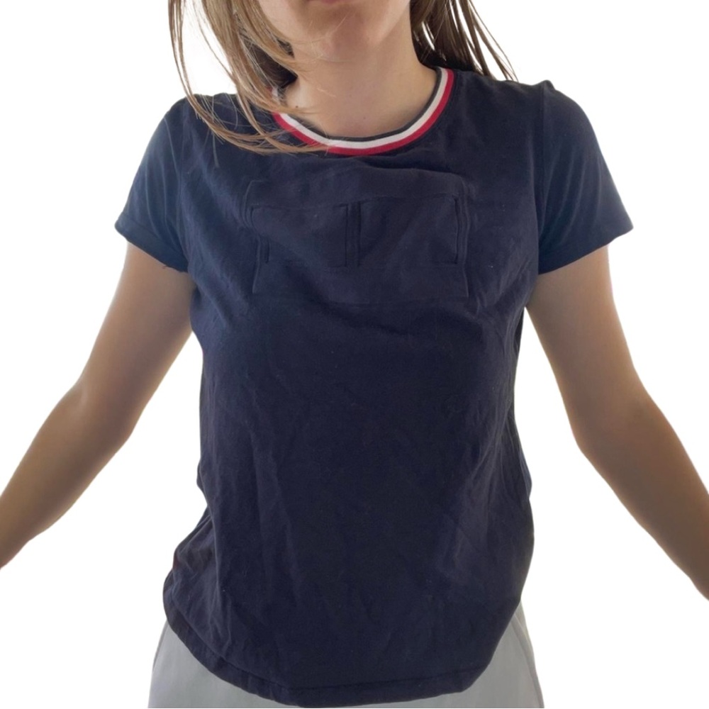 Tommy Hilfiger T-shirt with striped collar.